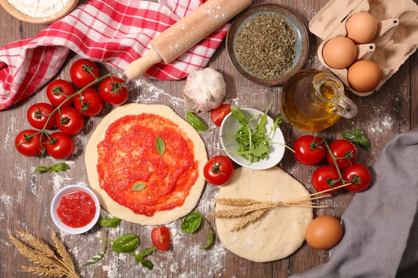 Fresh italian raw pizza — Stock Photo, Image