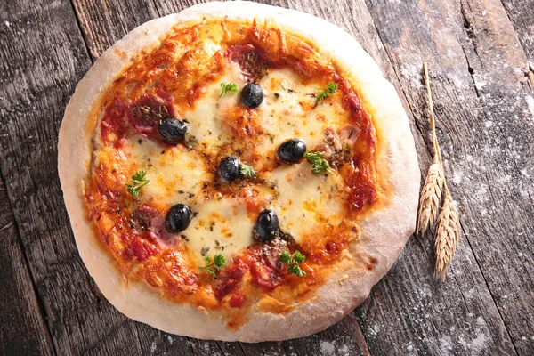Traditional italian pizza — Stock Photo, Image