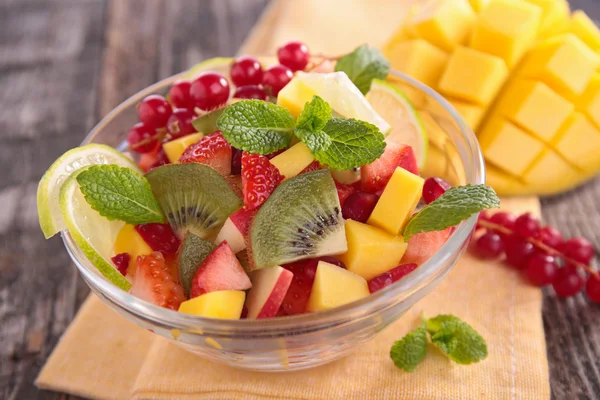 Salada de frutas frescas — Fotografia de Stock