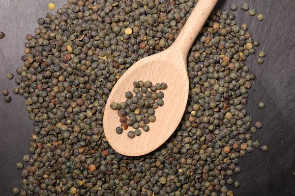 Raw brown lentils — Stock Photo, Image