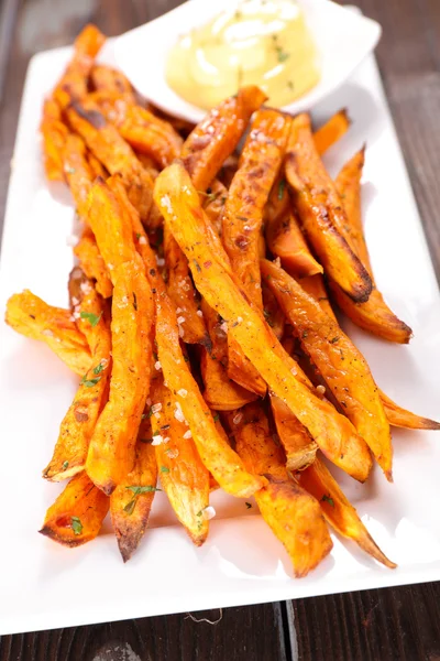 달콤한 튀긴된 감자 — 스톡 사진