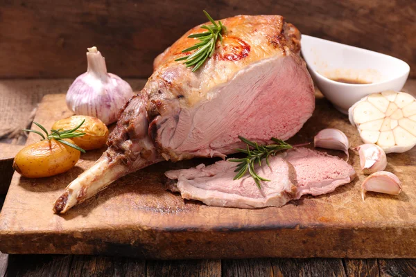 Roasted lamb leg — Stock Photo, Image