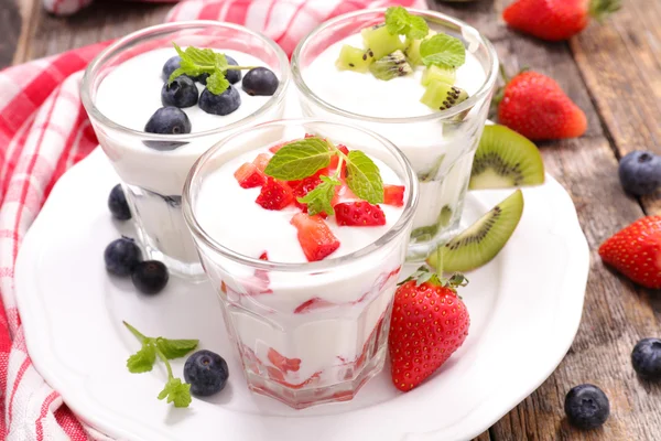 Yogurt with berries in glasses — Stock Photo, Image