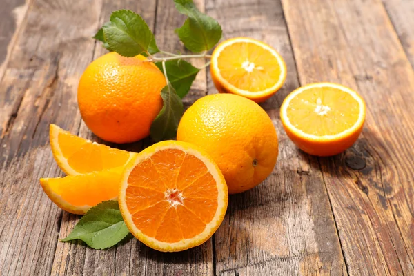 Frische Orangenfrüchte — Stockfoto