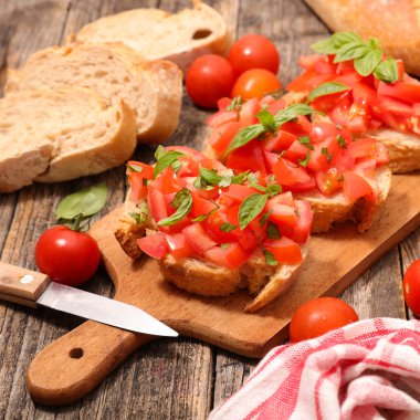 Madde ile domates bruschetta