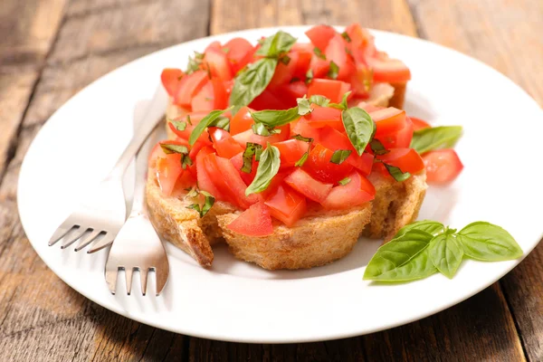 Tomatoes and basil bruschetta — Stock Photo, Image