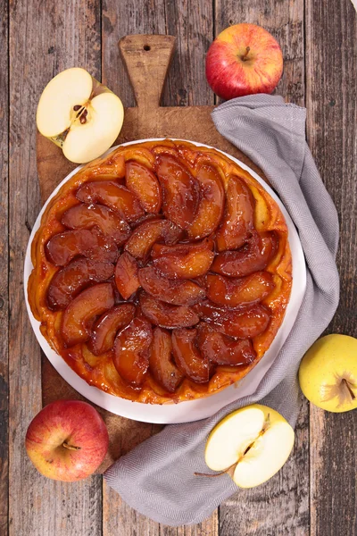 Карамельний пиріг яблучний — стокове фото