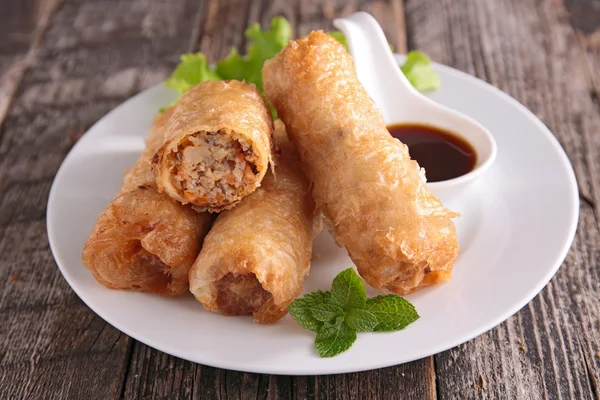 Spring rolls and sauce — Stock Photo, Image