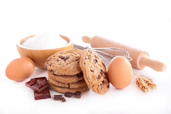 Biscoitos de chocolate e ingredientes — Fotografia de Stock