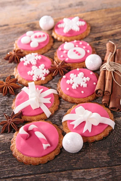Украшенные рождественские печенья — стоковое фото