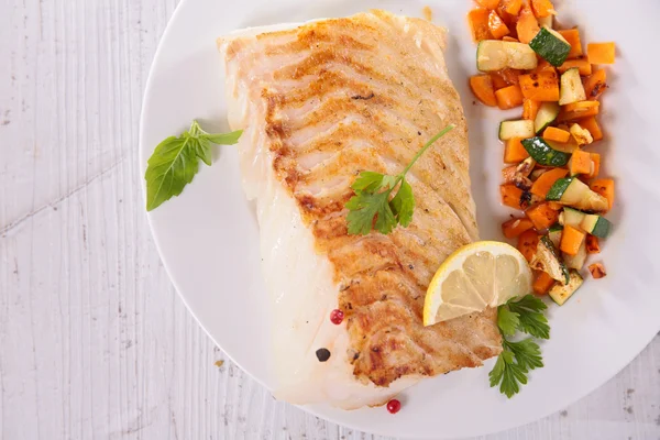 Filetto di pesce e verdure — Foto Stock