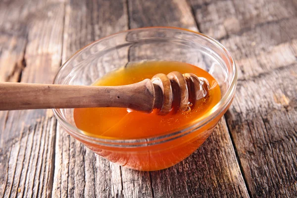 Miel et cuillère en bois — Photo