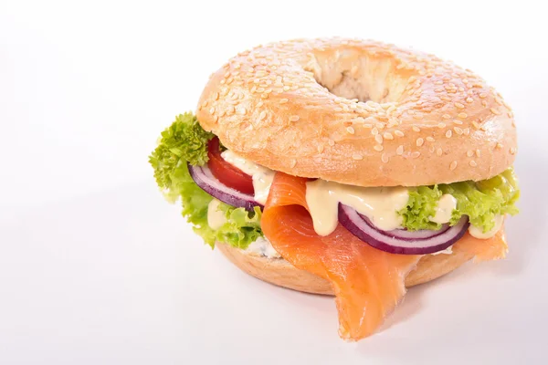 Sándwich con salmón y queso — Foto de Stock