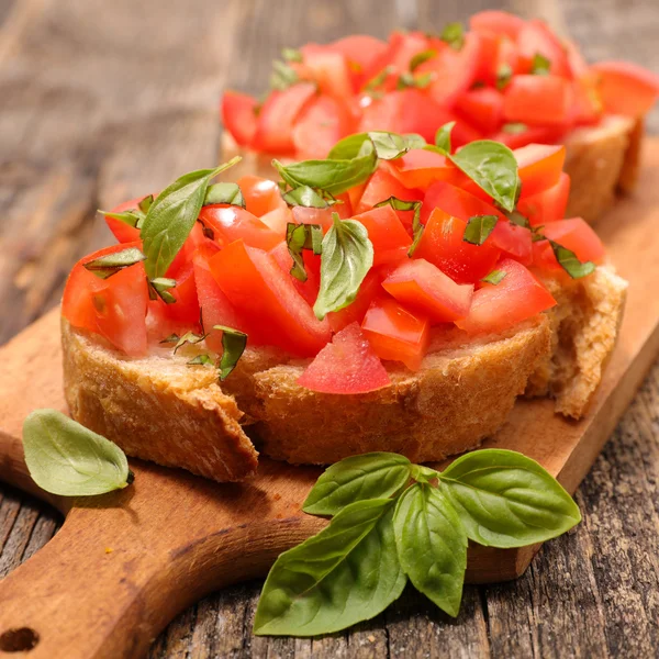 Bruschetta with tomatoes and basil — Stock Photo, Image