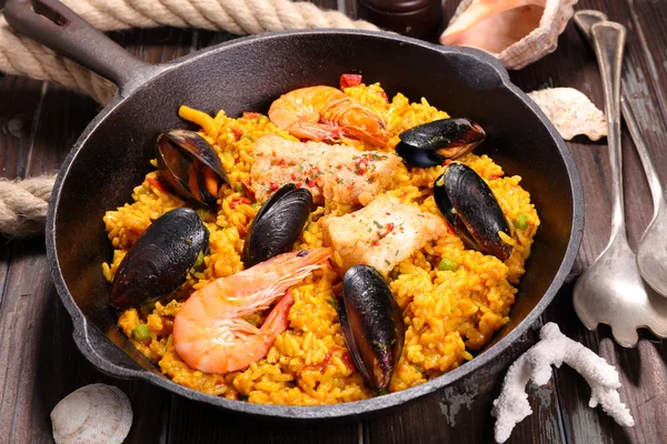 Rice and seafood paella — Stock Photo, Image