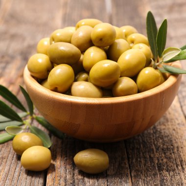 Yeşil Zeytin ve yaprakları