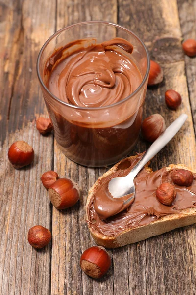 tatlı çikolata yayıldı