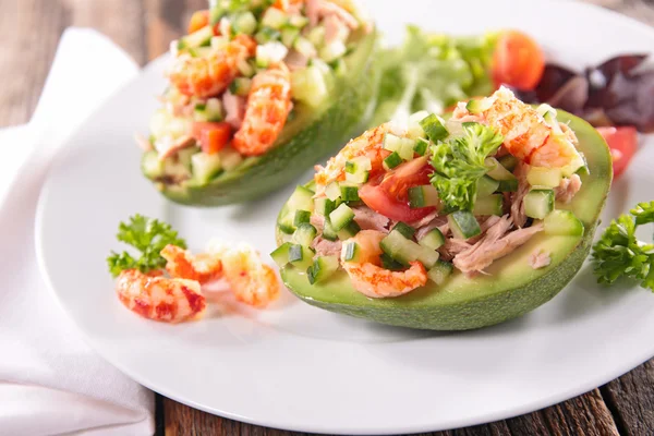 Avocado salad with shrimps — Stock Photo, Image