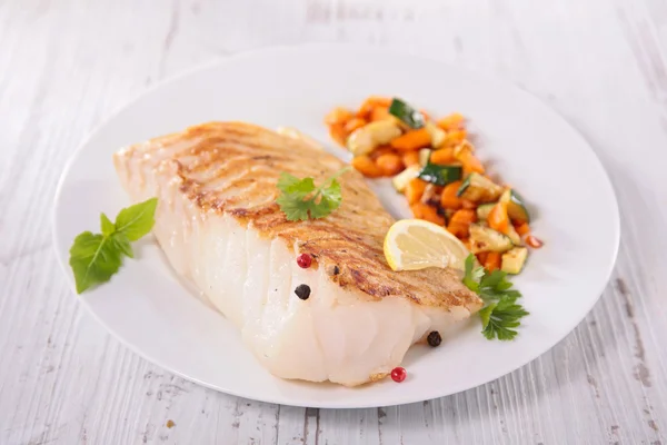 Filé roston sült hal és zöldség — Stock Fotó