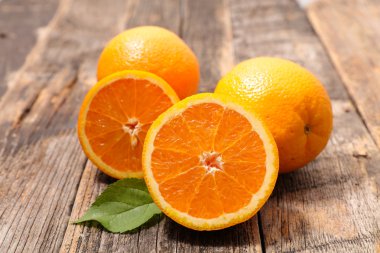 Taze çiğ portakal