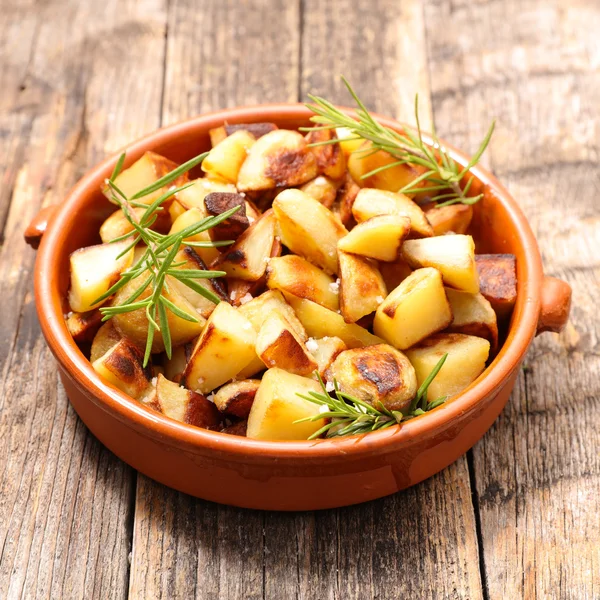 Patatas asadas en olla —  Fotos de Stock