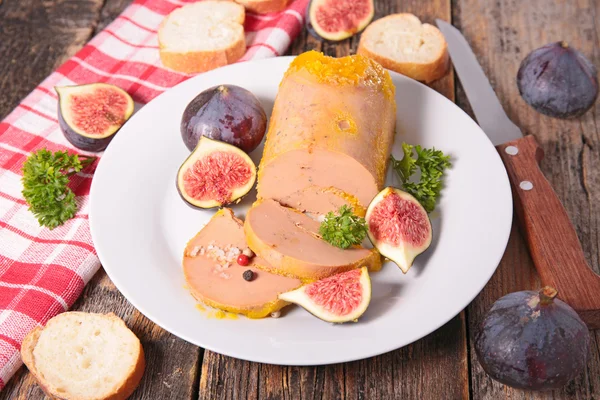 Foie gras with fresh figs — Stock Photo, Image