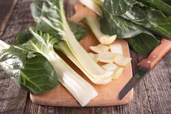 Листья Raw Chard — стоковое фото