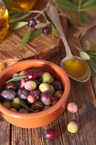 Olive e olio d'oliva — Foto Stock