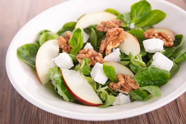 Vegetarian salad with walnuts and apple — Stock Photo, Image