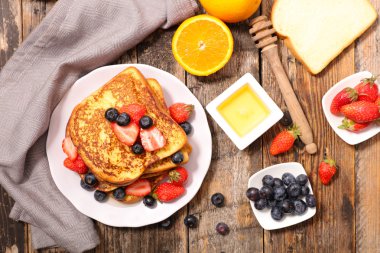 Fransız tost ve çilek