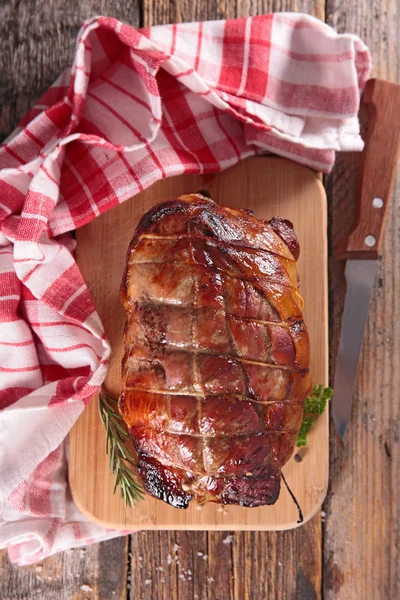 Carne assada a bordo — Fotografia de Stock