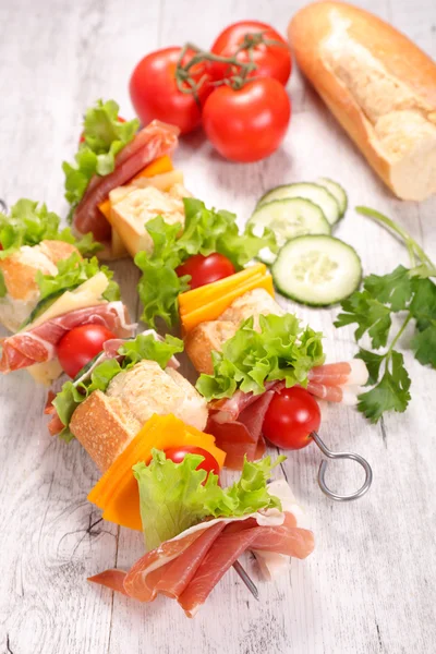 Brood, ham en groenten — Stockfoto