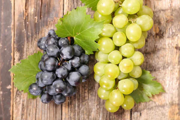 Winogrona zielone i czerwone — Zdjęcie stockowe