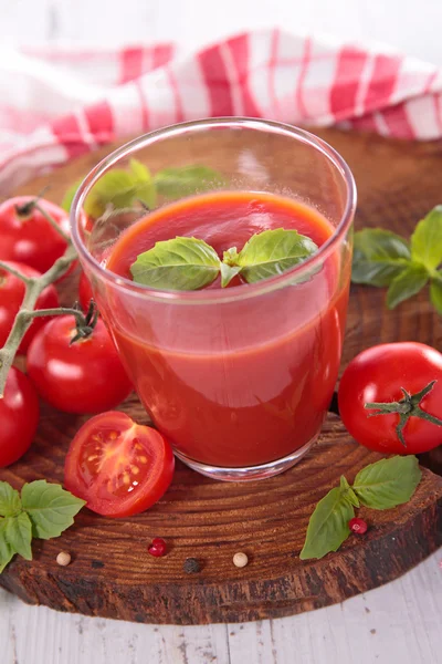 Gazpacho oder Tomatensuppe — Stockfoto
