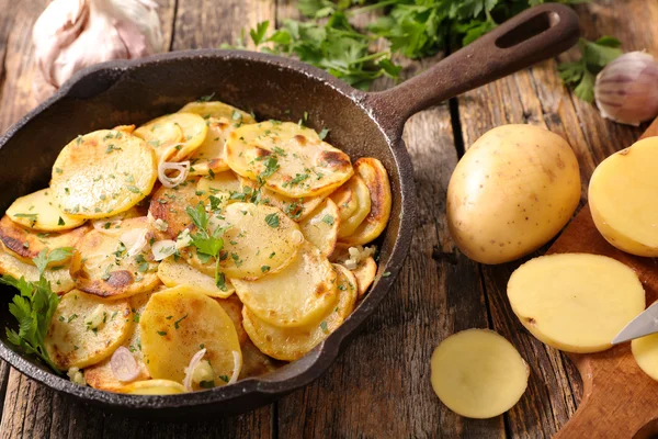 otlar ile kavrulmuş patates