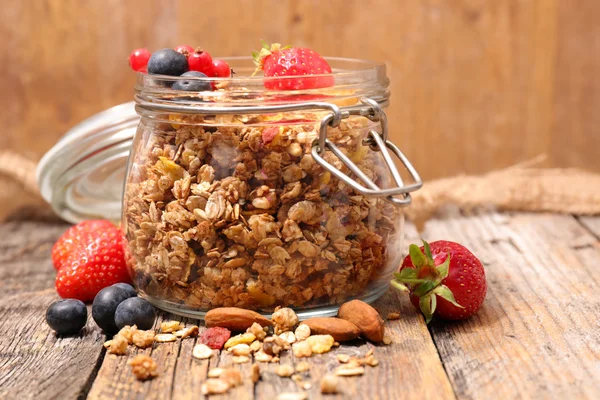 Homemade granola and berries — Stock Photo, Image