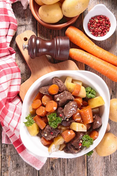 Gulasz wołowy z warzywami — Zdjęcie stockowe