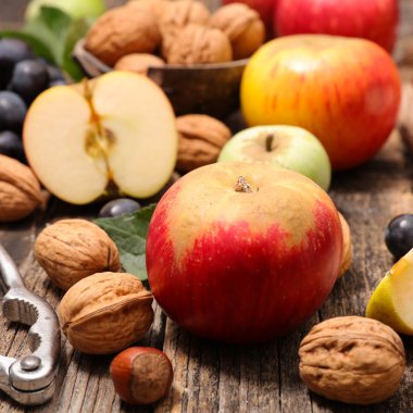 çeşitli meyve ve ceviz