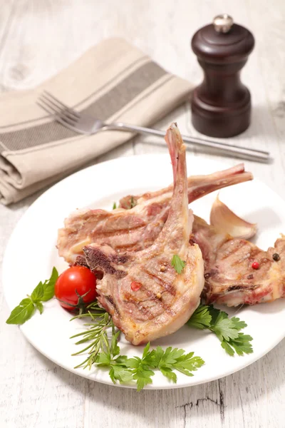 Costolette di agnello alla griglia — Foto Stock