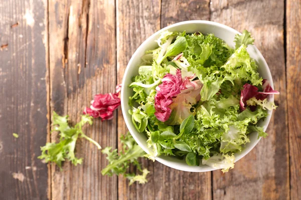 Salada fresca e saudável — Fotografia de Stock