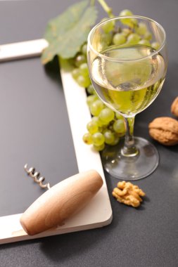 Ceviz, şarap ve üzüm