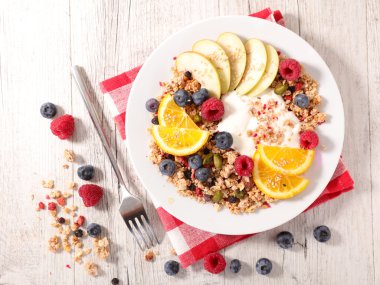 müsli, yoğurt ve meyve Kahvaltı