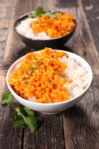 Kokt ris och linser — Stockfoto