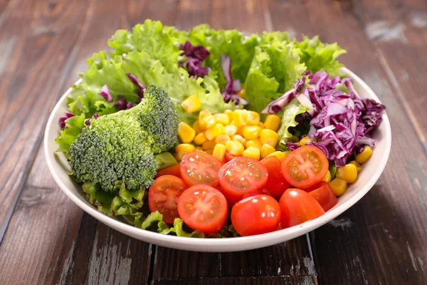 Здоровий овочевий салат — стокове фото