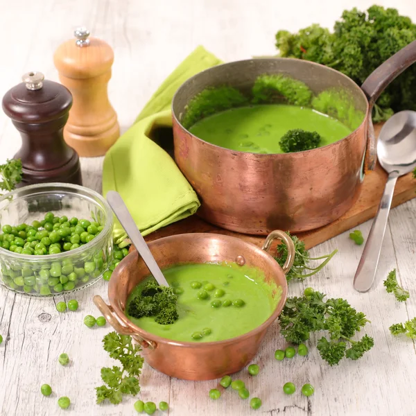 Зелений горошок суп — стокове фото