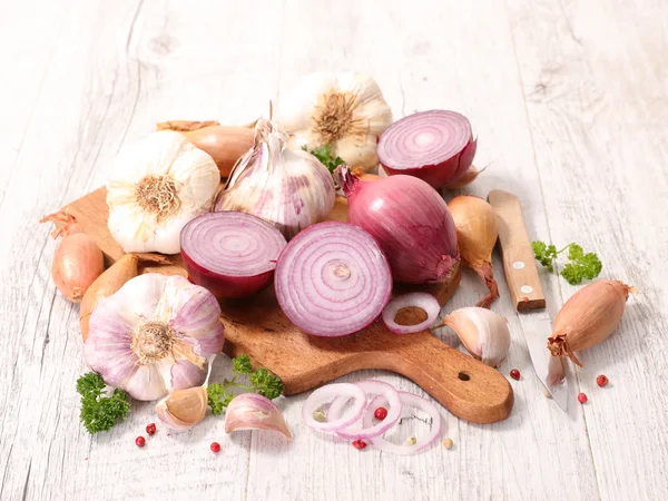 Composition with garlic and onions — Stock Photo, Image