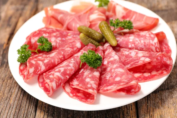 Salami y jamón curado — Foto de Stock