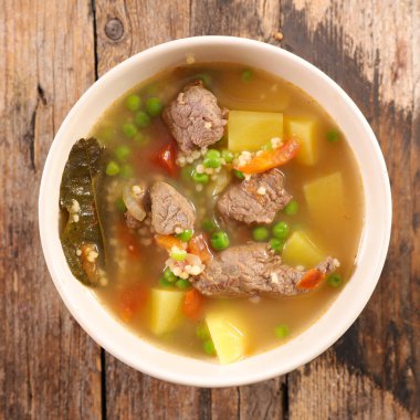 Sebzeli et çorbası ve çorba.