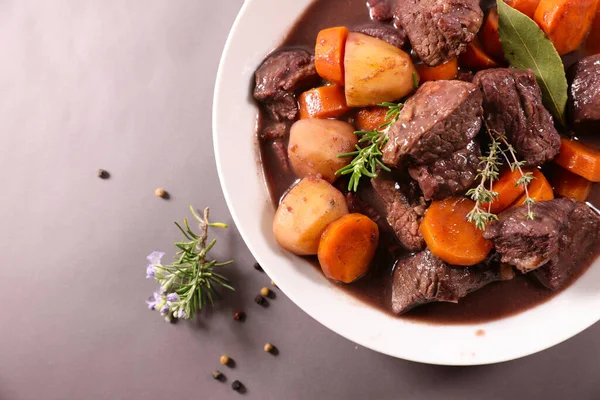 Ensopado Carne Com Cenoura Molho Vinho — Fotografia de Stock