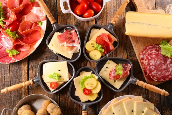 Formaggio Raclette Con Carni Patate — Foto Stock